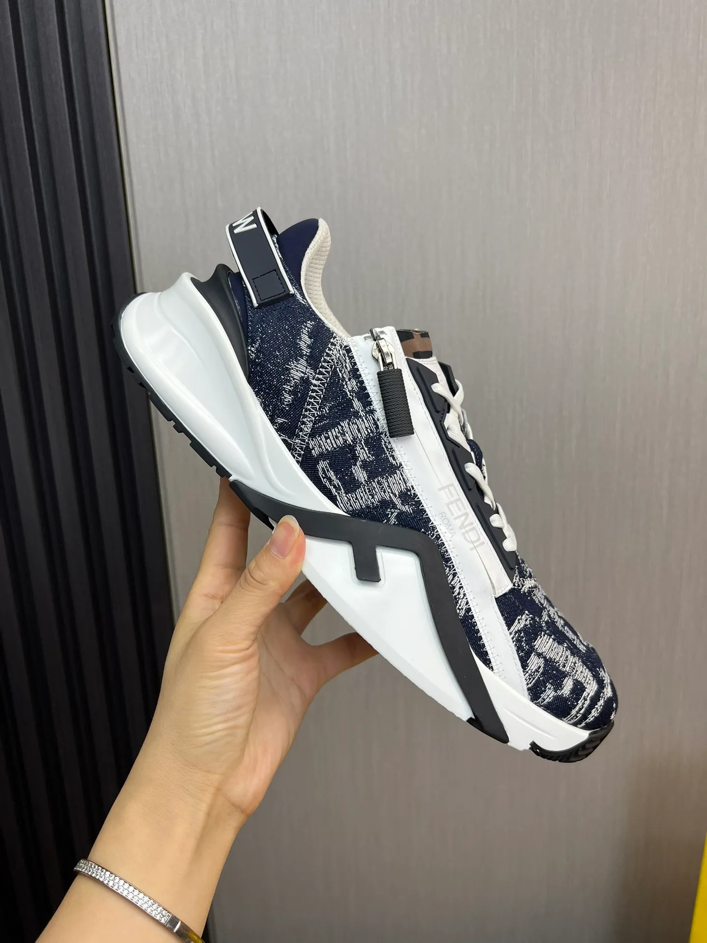 Men's shoes 💰500💰 Fendi [Fendi] hot style is on the market 🔥Fashionable casual men's shoes 🔱 Made of original brand fly knit fabric. Original cowhide + breathable mesh lining + sheepskin feet. Perfect shape and top quality, you deserve it 🔜Original rubber outsole, ultra-light, non-slip and wear-resistant 👣 Standard size 38-44